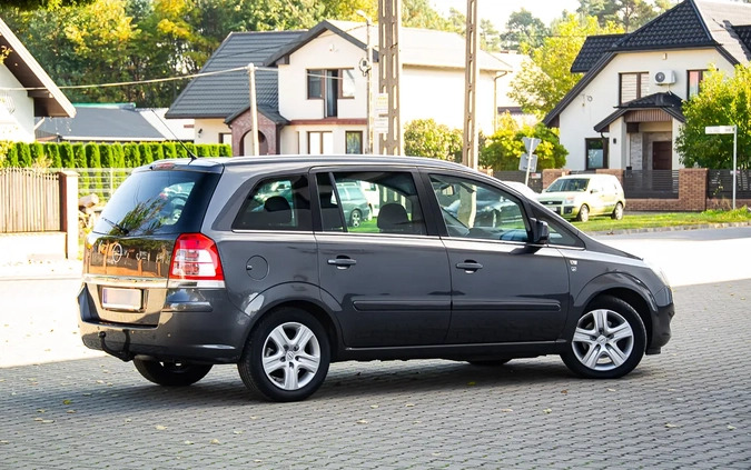 Opel Zafira cena 20900 przebieg: 220000, rok produkcji 2010 z Golub-Dobrzyń małe 781
